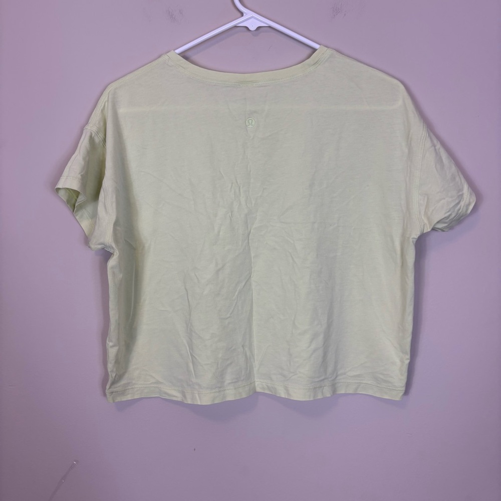 Lululemon Yellowish Green Women's Boxy Fit Short Sleeve Top - Picture 2 of 5